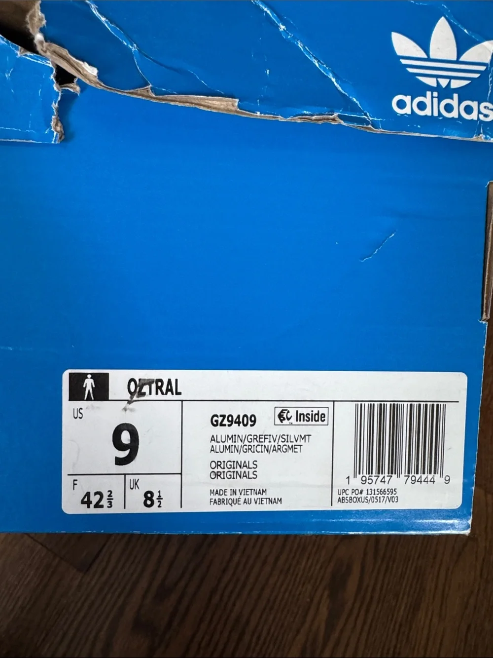 adidas Oztral sneakers. Cream & Gray size US 9